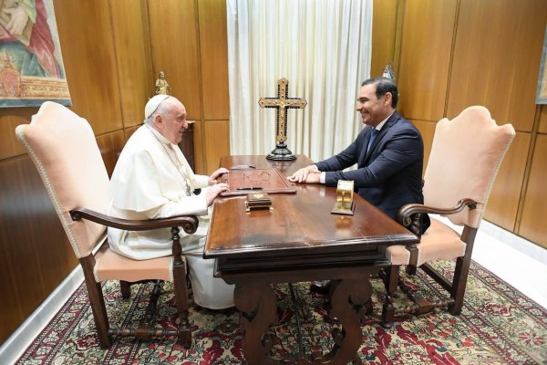 Gustavo Valdes con el Papa Francisco