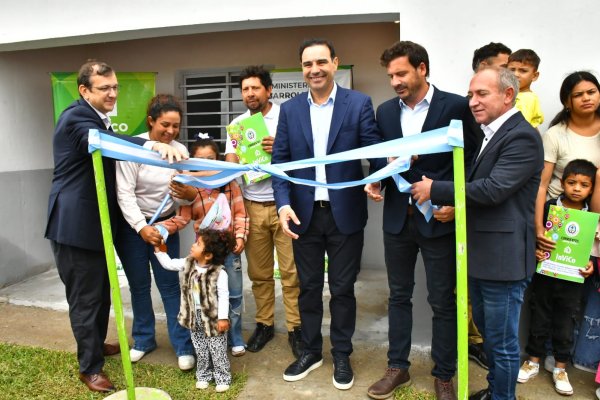 En Cecilio Echeverría, Valdés inauguró viviendas e instó a “seguir construyendo” la comunidad con solidaridad