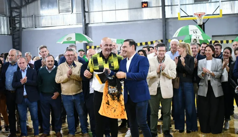 El Gobernador inauguró el nuevo edificio del Club de Básquet "Sagrado Corazón"