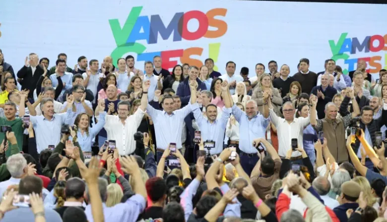 Valdés presentó las fórmulas de Vamos Corrientes ante una multitud