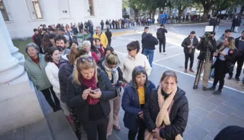 Una multitud despidió a la Locomotora Oliveras