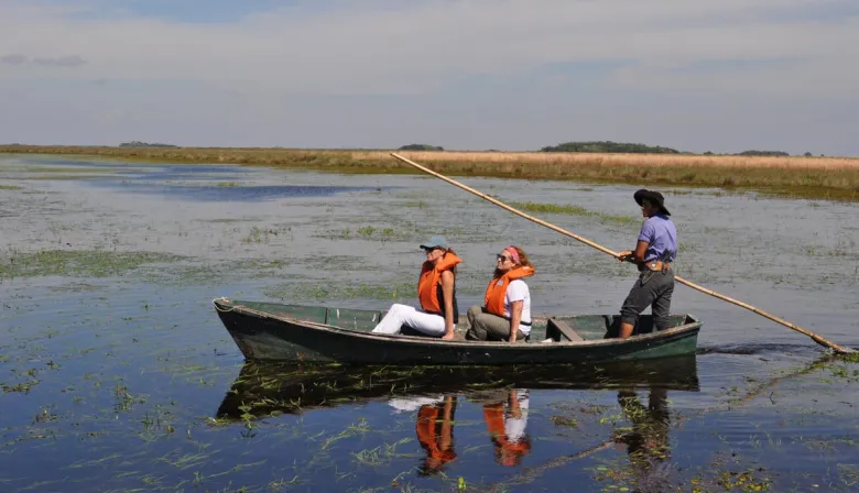 Turismo Corrientes. Paseo de Canoa a botador – Portal San Nicolas