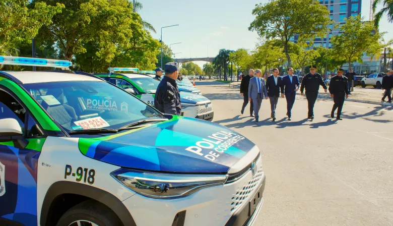 Por más seguridad pública para los correntinos, Valdés entregó 50 vehículos que fortalecen la labor policial
