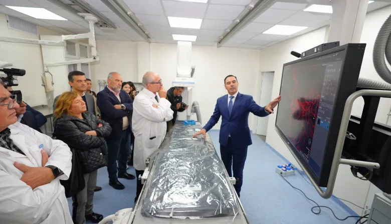 El gobernador Valdés inauguró el Servicio de Angiografía del Hospital Escuela