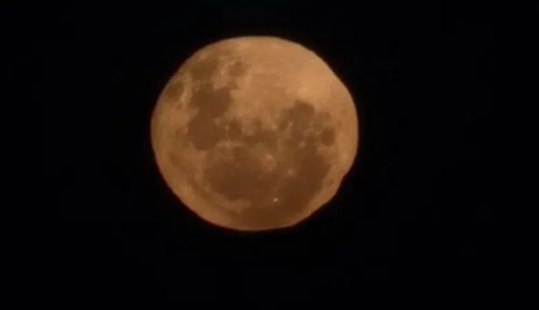 La Luna de Fresa iluminó el cielo argentino