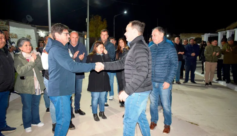 El intendente Mariano Hormaechea presidió la inauguración de la calle 12 de Octubre en la zona sur de Goya