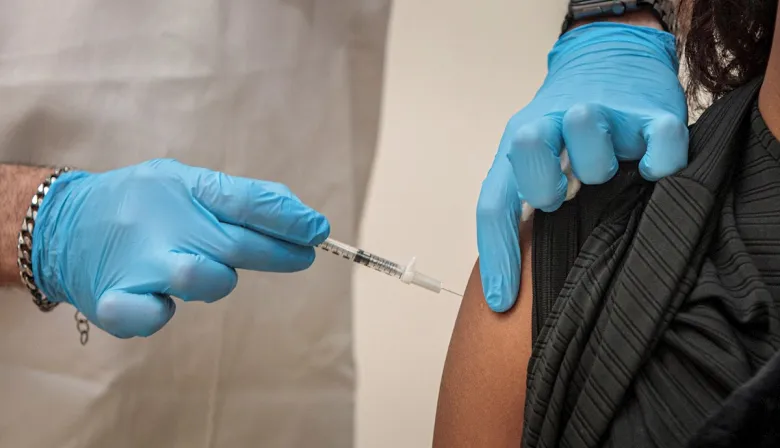 Salud Pública recuerda quiénes deben recibir la vacuna antigripal y refuerzos por Covid-19