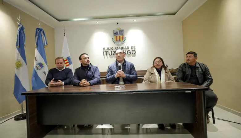 Valdés rubricó convenio con tres municipios para que perciban recursos por las regalías de Yacyretá