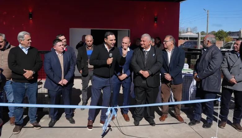 El Gobernador habilitó dos nuevas instalaciones de usos múltiples en San Lorenzo