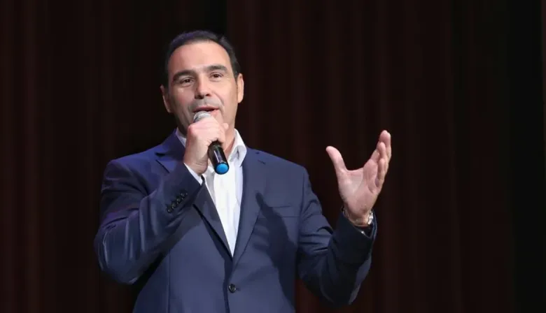 Gustavo Valdés lidera el ranking de Gobernadores en julio 2025 con alta imagen positiva