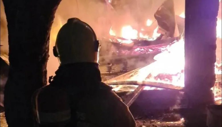 Devastador incendio deja a familia sin nada en Esquina