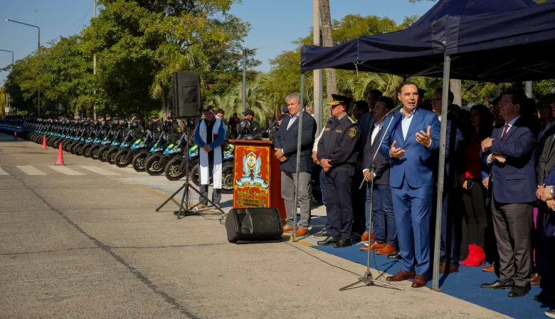 Valdés encabezó una nueva entrega de vehículos a la Policía de Corrientes