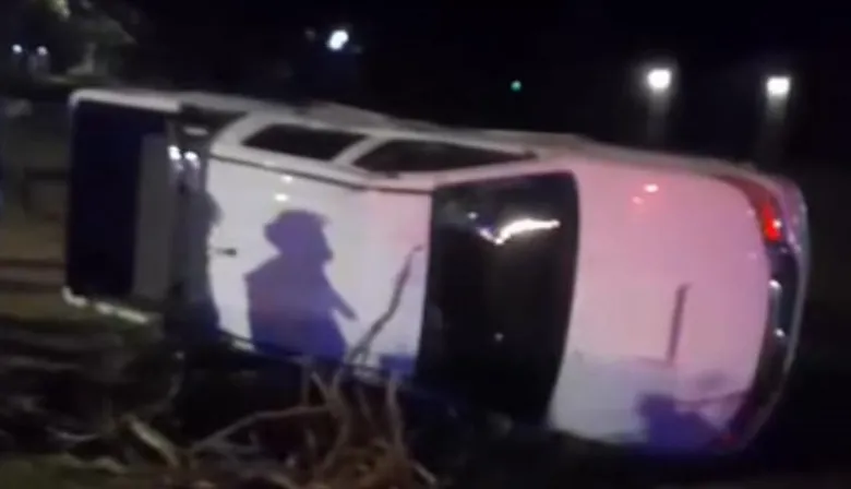 Esquina- Colisión y Vuelco en la Ruta 12: Camioneta Impactada por un Automóvil en Quinta Cuatro