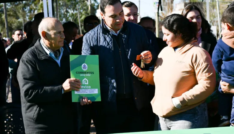 En Gobernador Martínez, Valdés inauguró mejoras viales y entregó 11 viviendas con el anuncio de otras 20