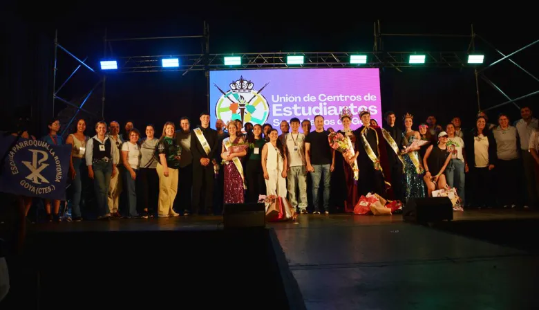 Luana Enrique y Santino Calvi: reyes de la estudiantina 2025