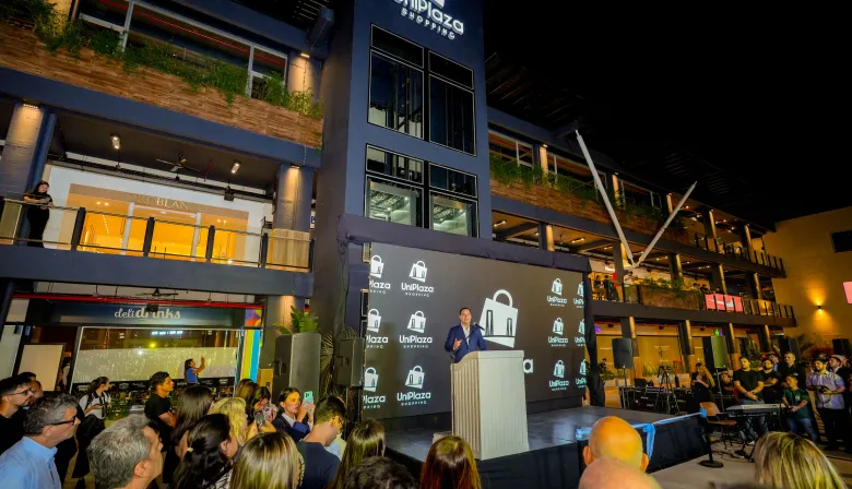 Valdés inauguró el "UniPlaza Shopping" en Corrientes reivindicando la confianza entre el sector público y privado
