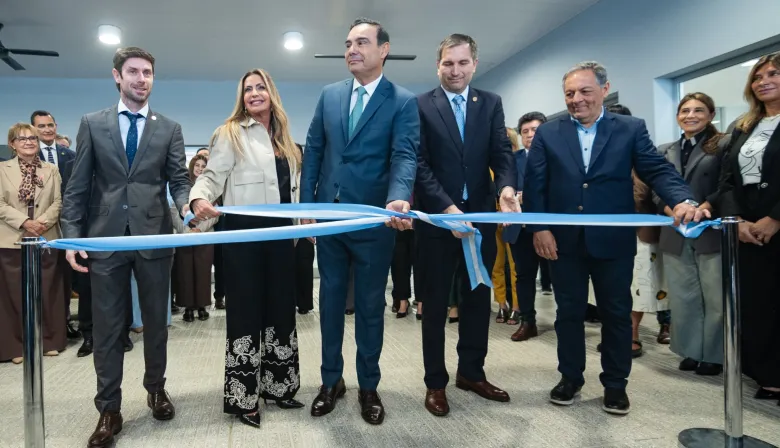 Valdés inauguró el nuevo Centro Único de Pagos del Banco de Corrientes