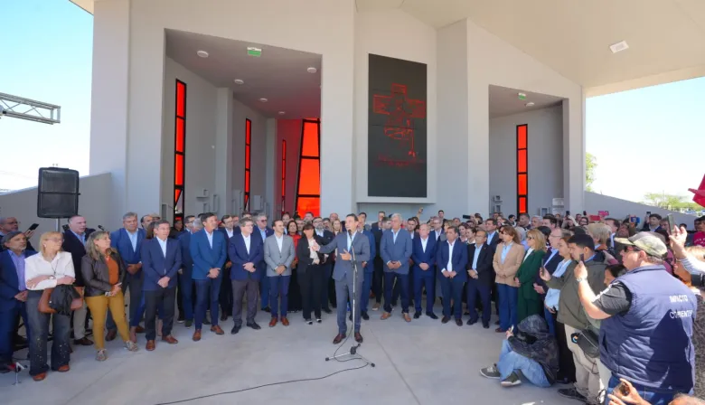 En Mercedes, Valdés encabezó la apertura del renovado Santuario del Gauchito Gil