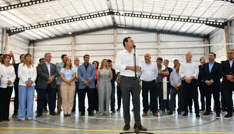 El gobernador habilitó obras viales y deportivas para el progreso de Santa Ana