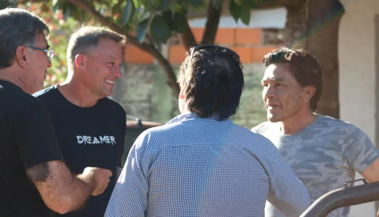 Rohner y Vallone de Vamos Corrientes recorren casa por casa en el Barrio 100 Viviendas: "Compromiso de Gestión y Soluciones"