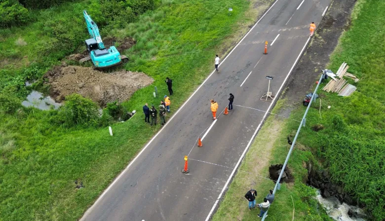 Vialidad Provincial realiza trabajos para reabrir la RN 12 en cercanías a Itá Ibaté