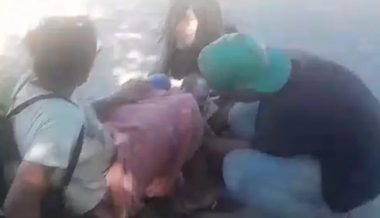 Una joven dio a luz en la calle cuando se dirigía al hospital