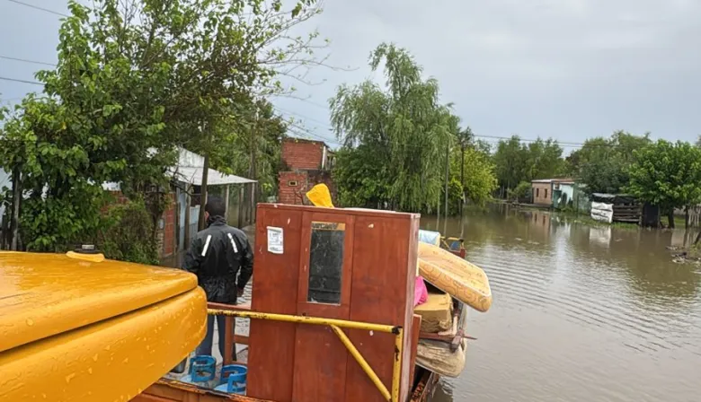 El Gobierno de Corrientes continúa la tarea de asistencia a los evacuados de Capital