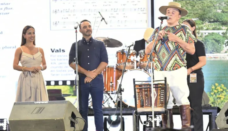 Valdés asistió a la apertura de la 35° Fiesta Nacional del Chamamé, que inició con gran marco de público