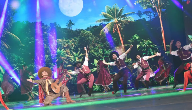 "Fiesta Nacional del Chamamé: La música y la danza como homenaje a nuestra identidad y cultura en la segunda luna chamamecera."