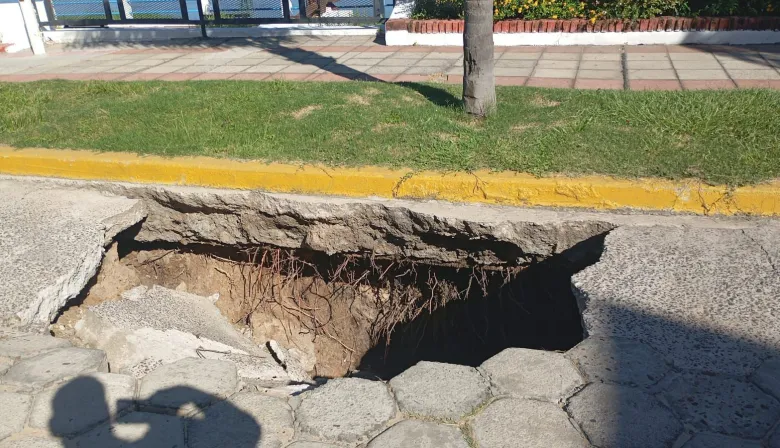 Hundimiento en la zona de la costanera de Esquina