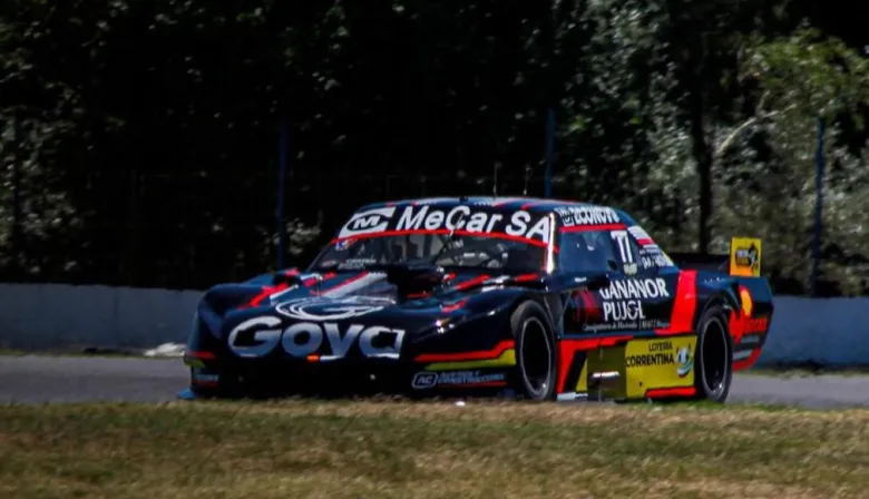 El piloto goyano Ignacio Vilas hizo su debut en la categoria del TC Pista Mouras con un triunfo en su primera presentacion.