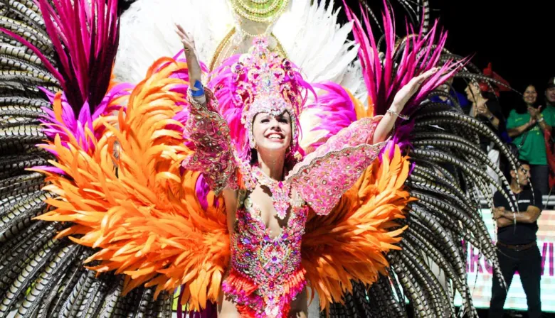 Noche de Magia en Esquina: Debut de las comparsas