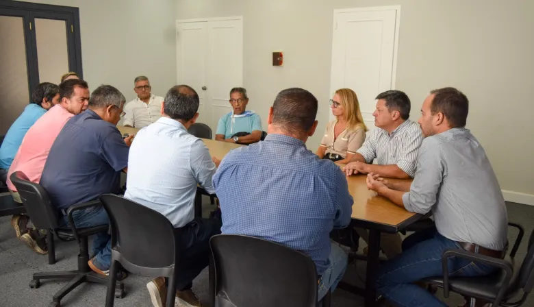 Hormaechea recibió a representantes de gremios de los trabajadores de Alal
