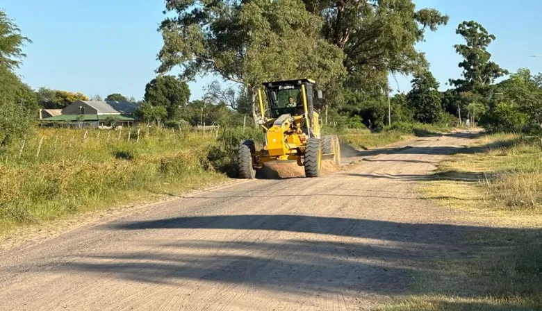 Esquina: Trabajo conjunto para mejorar accesos y rutas internas en Guayquiraró