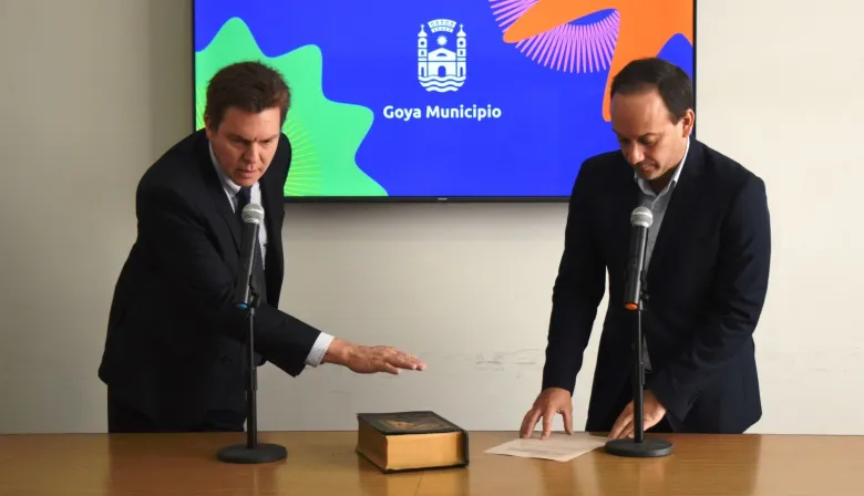Intendente Mariano Hormaechea, tomó juramento al nuevo Asesor Letrado del municipio.