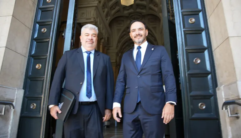 El gobernador Juan Pablo Valdés avanzó en el histórico reclamo de Corrientes por las regalías de Yacyretá y Salto Grande