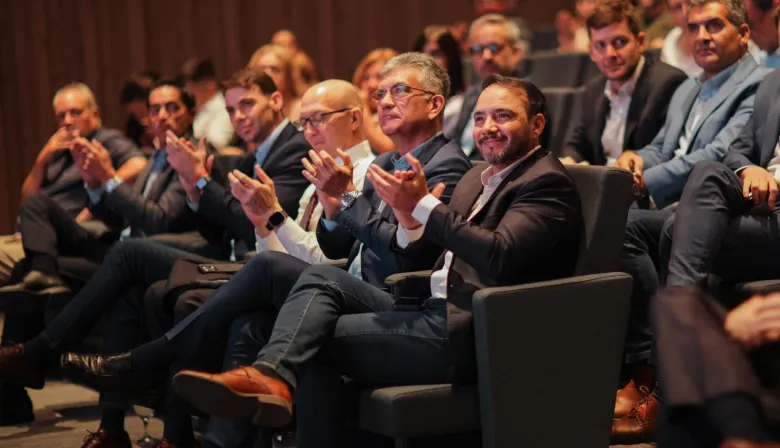 El gobernador Juan Pablo Valdés asistió a una charla sobre "el nuevo mapa económico"