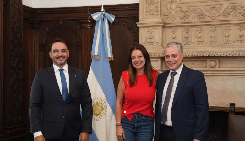 El gobernador Juan Pablo Valdés firmó el pago de la deuda de Anses con Corrientes por $40.000 millones