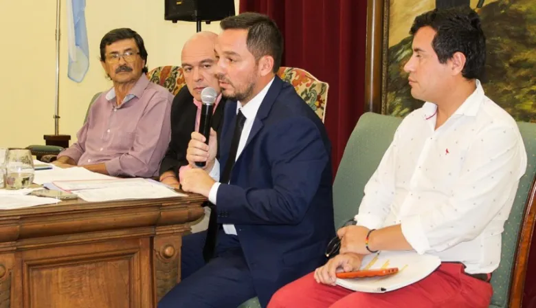 El Secretario General de la Municipalidad de  Esquina expuso en el Concejo y destacó la gestión con diálogo y transparencia