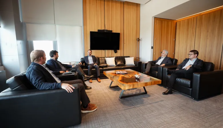 El gobernador Juan Pablo Valdés avanza en gestiones para potenciar la industria