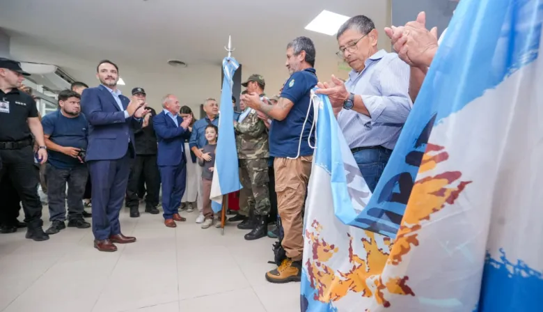 El gobernador Juan Pablo Valdés despidió a los excombatientes que viajan a Malvinas