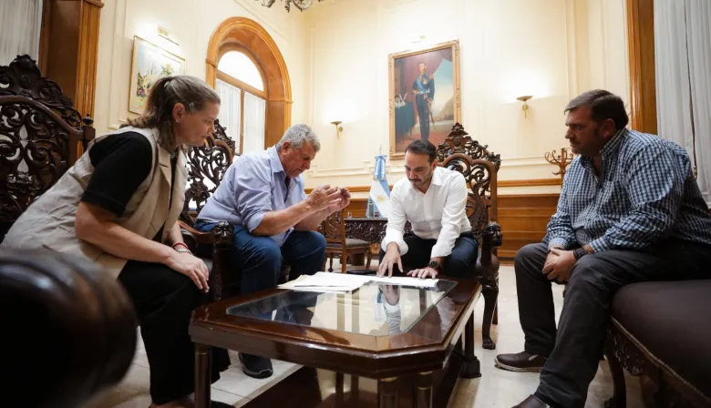 El gobernador Juan Pablo Valdés con intendentes: "Nuestro objetivo es que el crecimiento llegue a todo el territorio"