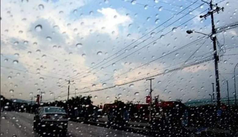 Corrientes en alerta doble por tormentas fuertes y lluvias intensas