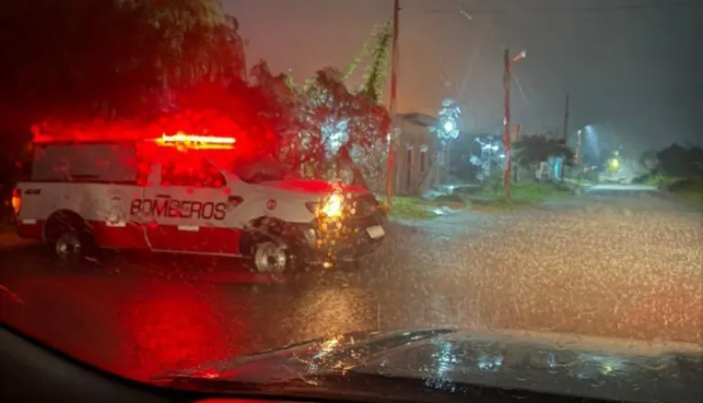Esquina: cayeron 220 milímetros y hay barrios anegados 