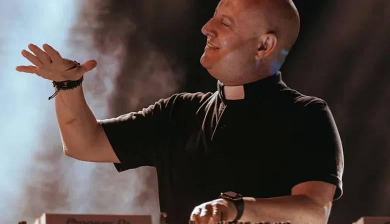 El sacerdote DJ Guilherme Peixoto actuará en Plaza de Mayo en honor al papa Francisco