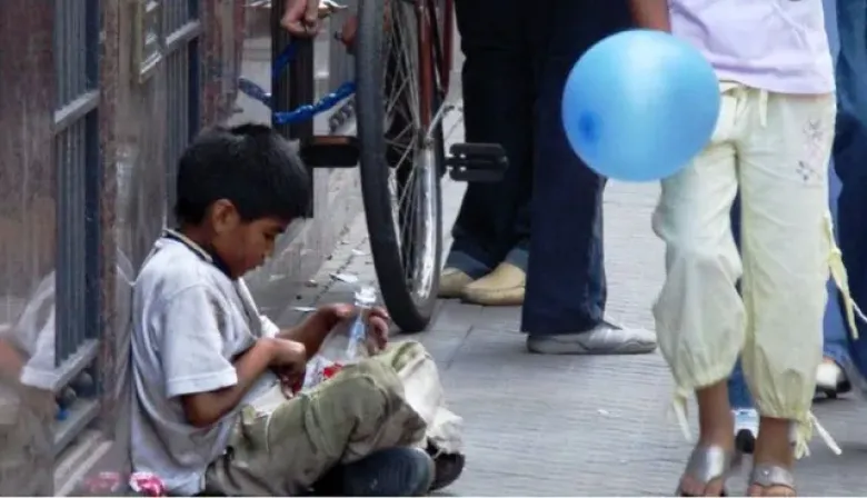 El 60% de los niños en la Argentina es pobre y el 30% no come regularmente, alertó la UCA
