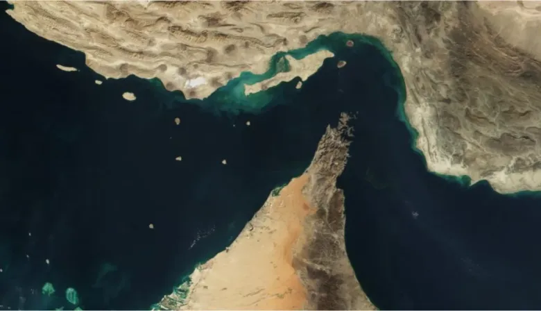 El estrecho de Ormuz está cerrado “herméticamente” y sube el precio del petróleo