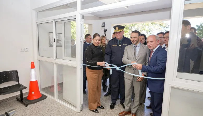 El gobernador Valdés inauguró la nueva comisaría de Parada Pucheta