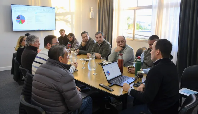Mariano Hormaechea encabezó una reunión de gabinete junto a su equipo de trabajo