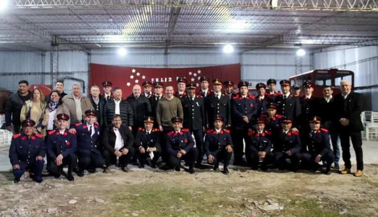 Esquina: Emotivo homenaje a los Bomberos Voluntarios en su día